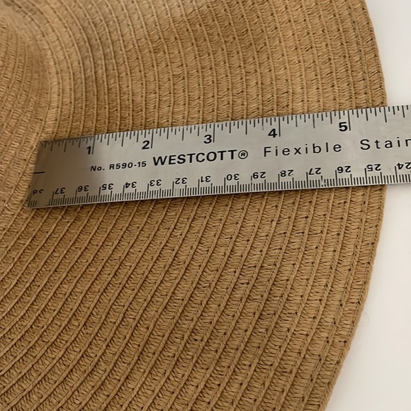 A Packable Beach Hat inside circumference 23 inches estimate. Pull ribbon adj. - Picture 2 of 11